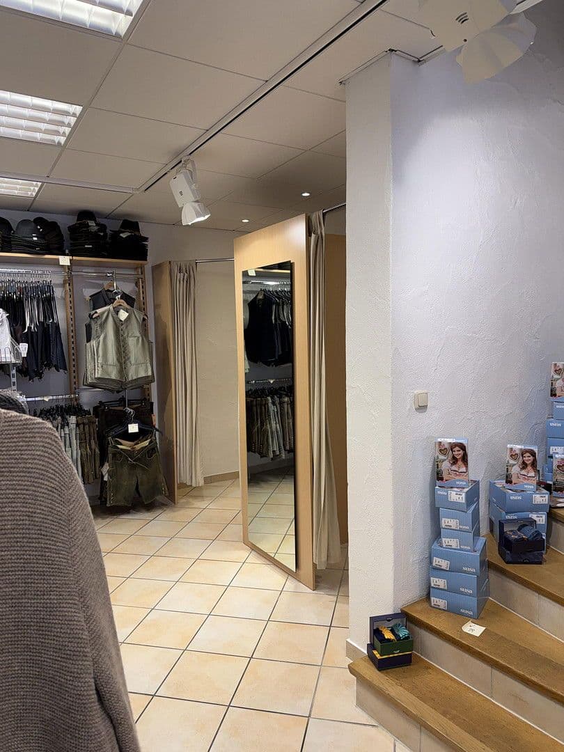 Pronájem nebytového prostoru 85 m², Obermarkt 39, Mittenwald, Bavorsko Pronájem nebytového prostoru 85 m², Obermarkt 39, Mittenwald, Bavorsko