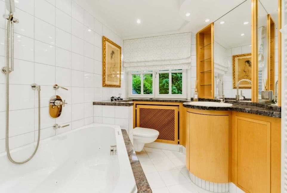 Prodej domu 467 m², pozemek 2.646 m², Bremen, Bremen Prodej domu 467 m², pozemek 2.646 m², Bremen, Bremen