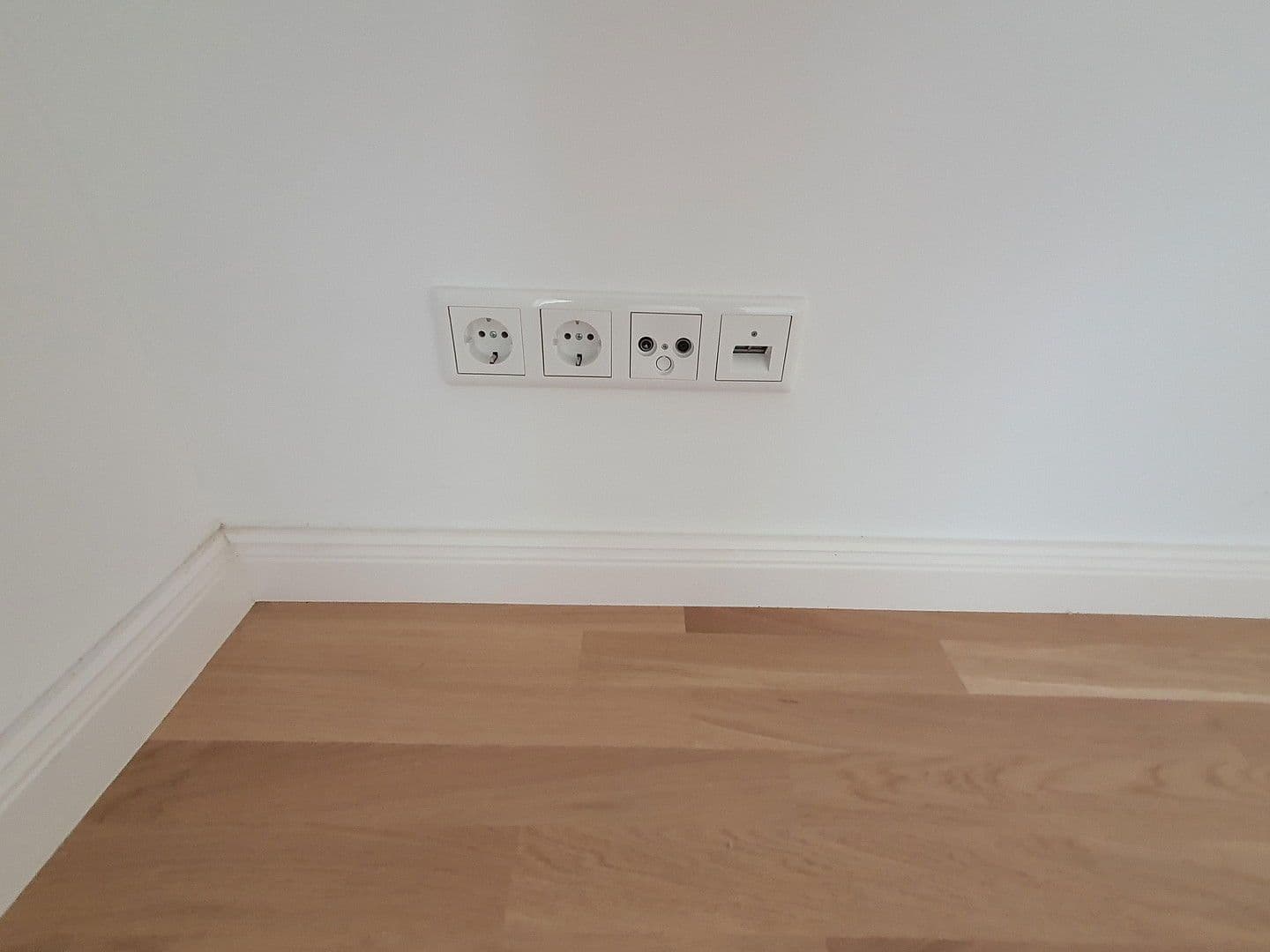 Pronájem bytu 3+1 82 m², Angerstraße 1, Hannover, Dolní Sasko Pronájem bytu 3+1 82 m², Angerstraße 1, Hannover, Dolní Sasko