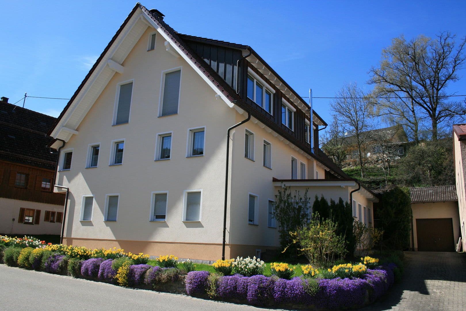 Pronájem bytu 4+1 92 m², Bösinger Straße 28, Haiterbach, Bádensko-Württembersko Pronájem bytu 4+1 92 m², Bösinger Straße 28, Haiterbach, Bádensko-Württembersko