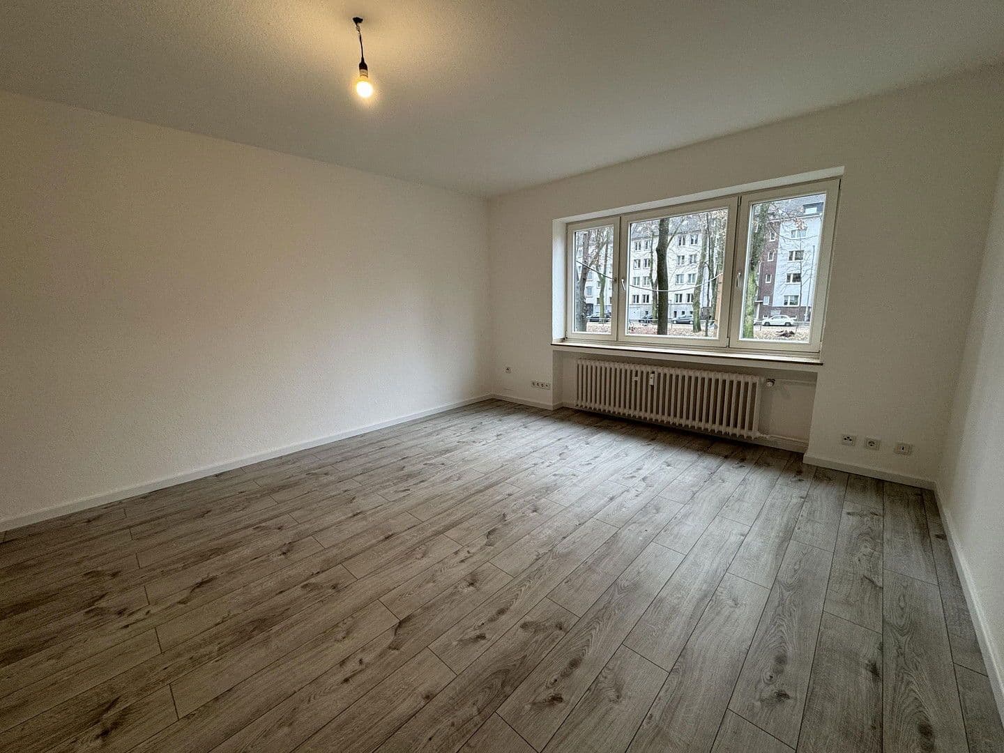 Prodej bytu 3+1 89 m², Heinrichstr. 105, Düsseldorf, Severní Porýní-Vestfálsko Prodej bytu 3+1 89 m², Heinrichstr. 105, Düsseldorf, Severní Porýní-Vestfálsko