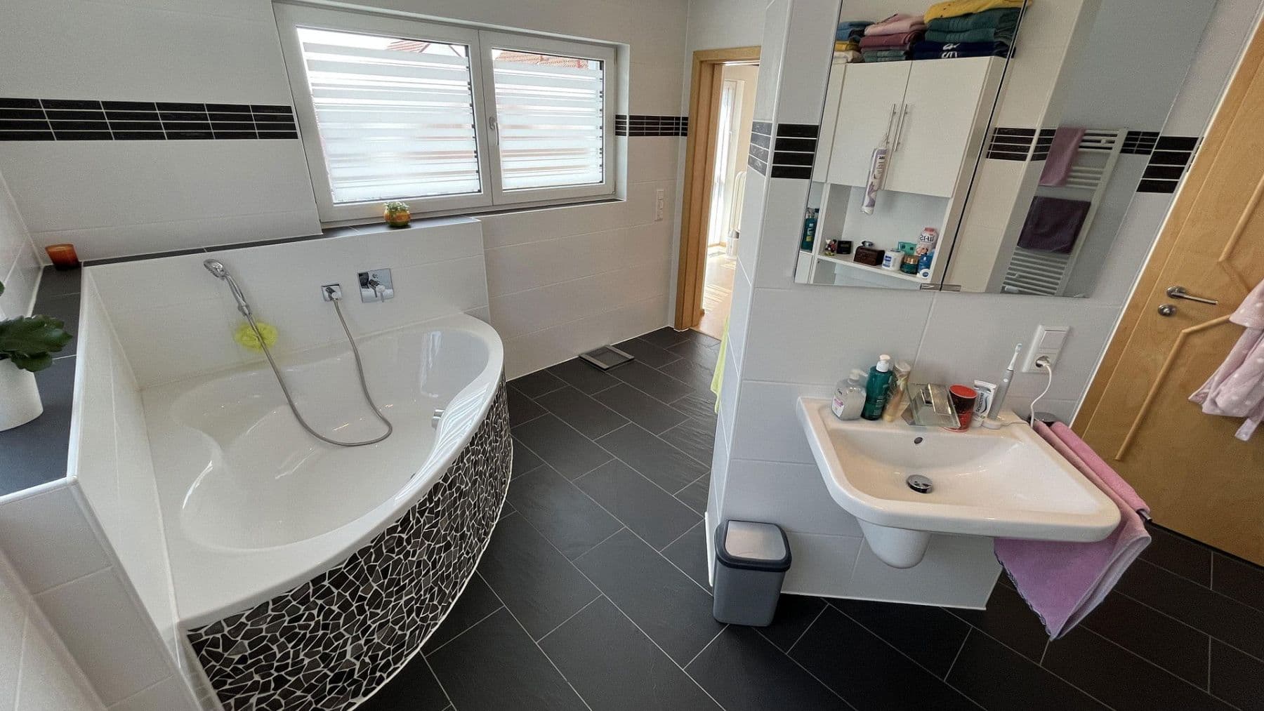 Prodej domu 381 m², pozemek 476 m², Anna-Nopper-Str. 17, Kornwestheim, Bádensko-Württembersko Prodej domu 381 m², pozemek 476 m², Anna-Nopper-Str. 17, Kornwestheim, Bádensko-Württembersko