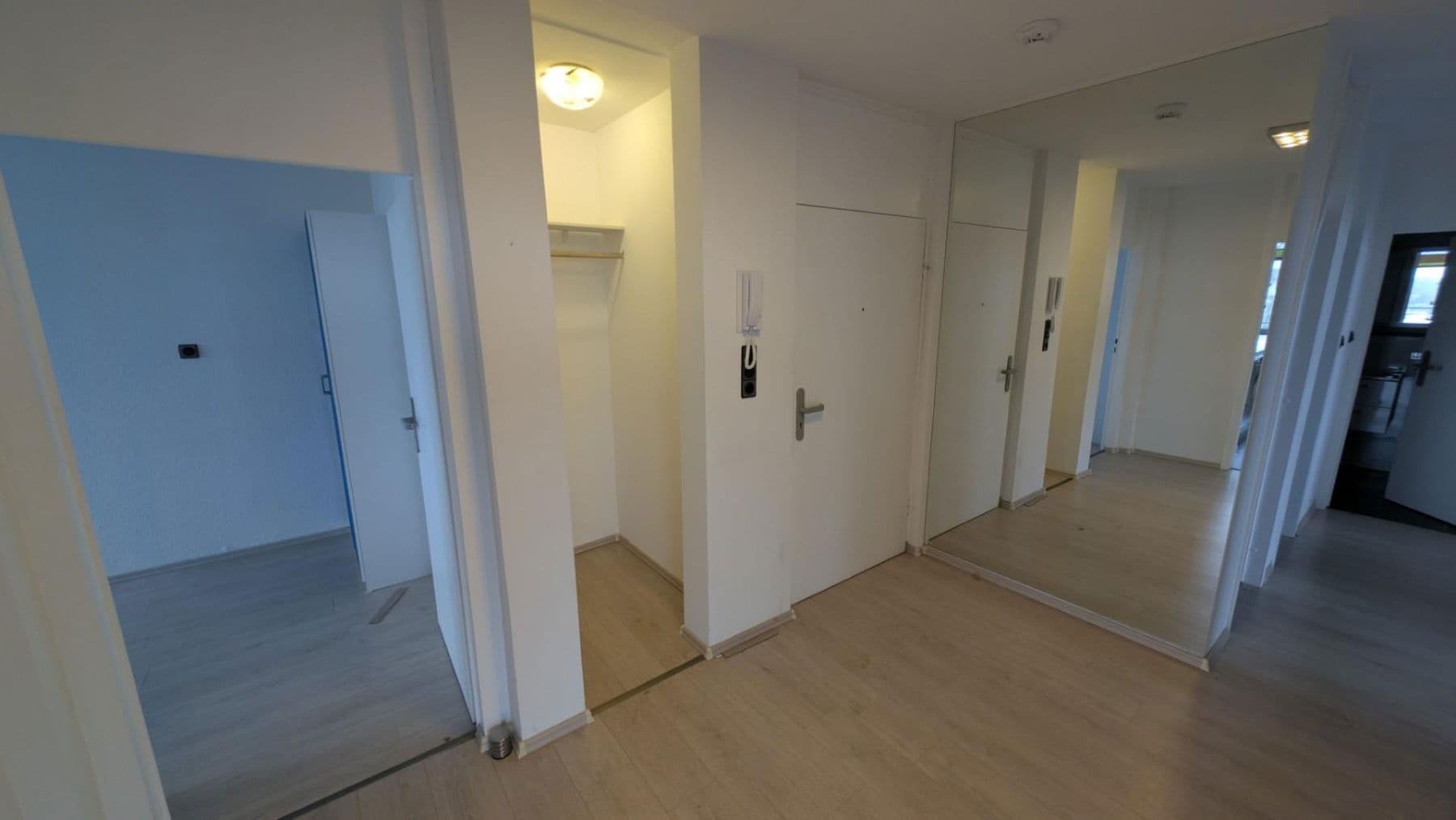 Prodej bytu 3+kk 92 m², Theodor-Heuss-Straße 50, Wuppertal, Severní Porýní-Vestfálsko Prodej bytu 3+kk 92 m², Theodor-Heuss-Straße 50, Wuppertal, Severní Porýní-Vestfálsko