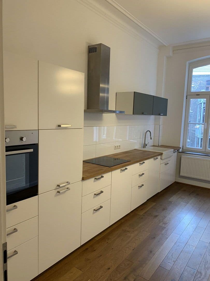 Pronájem bytu 4+1 112 m², Trimbornstrasse 11, Köln, Severní Porýní-Vestfálsko Pronájem bytu 4+1 112 m², Trimbornstrasse 11, Köln, Severní Porýní-Vestfálsko