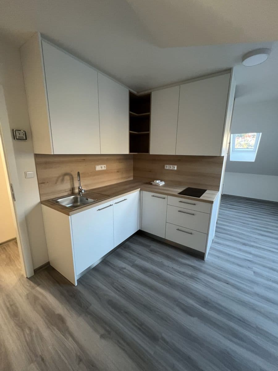 Pronájem bytu 1+kk 32 m², Podbělohorská, Praha, Praha Pronájem bytu 1+kk 32 m², Podbělohorská, Praha, Praha