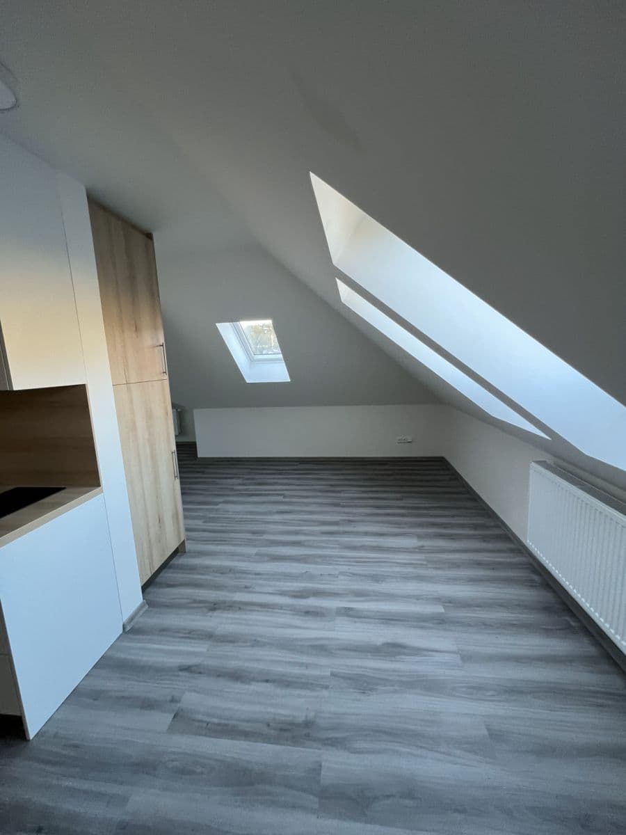 Pronájem bytu 1+kk 32 m², Podbělohorská, Praha, Praha Pronájem bytu 1+kk 32 m², Podbělohorská, Praha, Praha