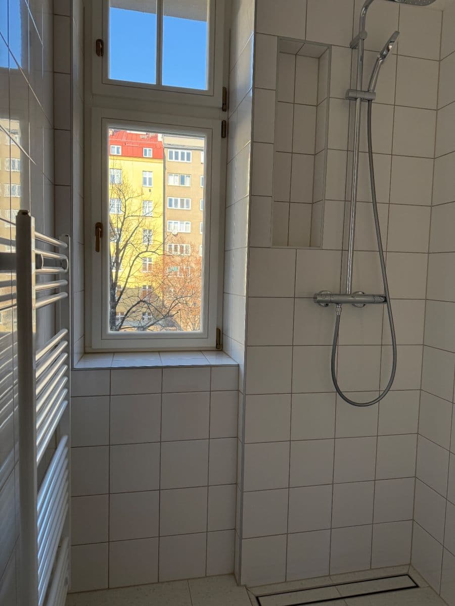Pronájem bytu 2+kk 52 m², 28. pluku, Praha, Praha Pronájem bytu 2+kk 52 m², 28. pluku, Praha, Praha