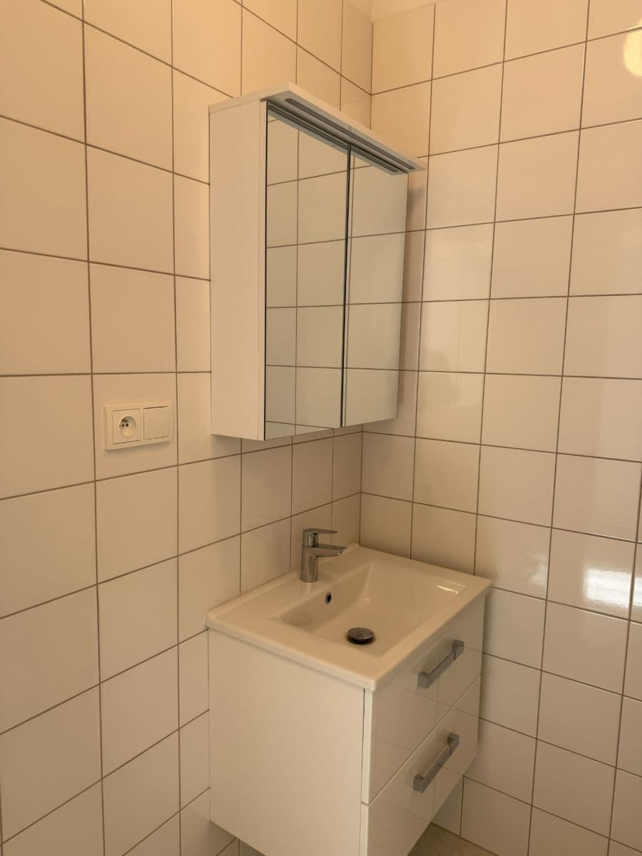 Pronájem bytu 2+kk 52 m², 28. pluku, Praha, Praha Pronájem bytu 2+kk 52 m², 28. pluku, Praha, Praha