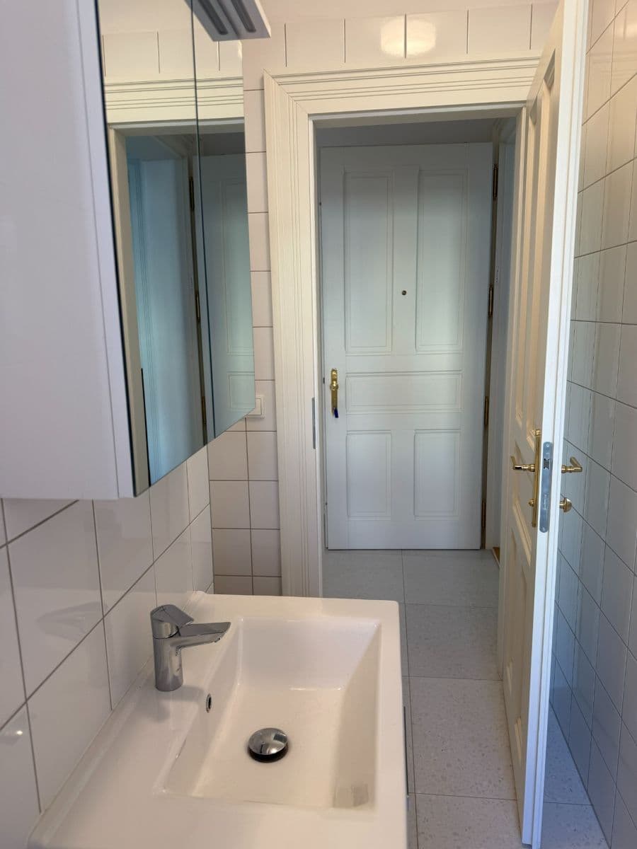 Pronájem bytu 2+kk 52 m², 28. pluku, Praha, Praha Pronájem bytu 2+kk 52 m², 28. pluku, Praha, Praha