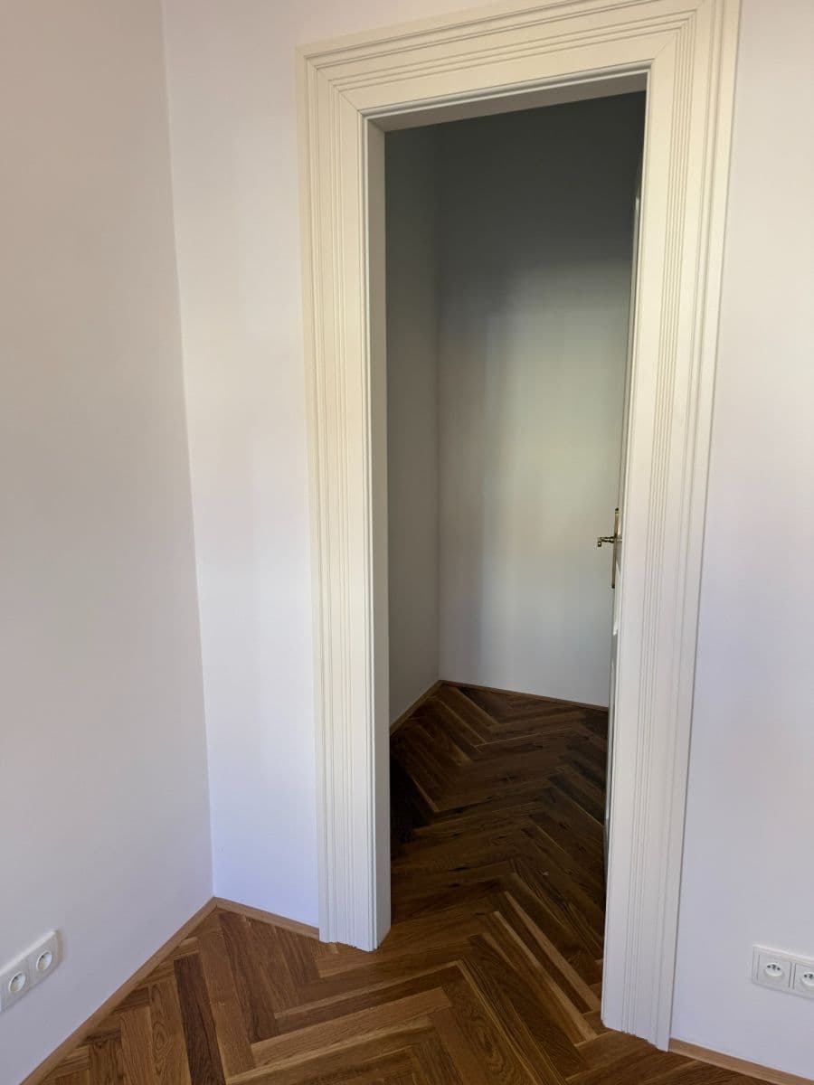 Pronájem bytu 2+kk 52 m², 28. pluku, Praha, Praha Pronájem bytu 2+kk 52 m², 28. pluku, Praha, Praha