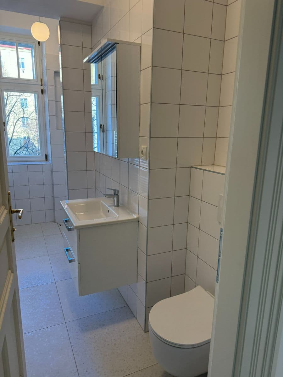 Pronájem bytu 2+kk 52 m², 28. pluku, Praha, Praha Pronájem bytu 2+kk 52 m², 28. pluku, Praha, Praha