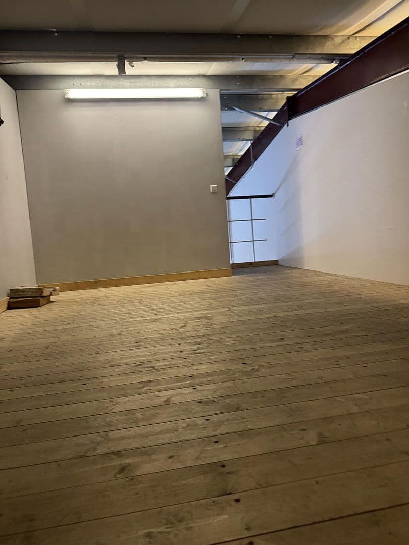 Pronájem nebytového prostoru 183 m², Thiendorf, Sasko Pronájem nebytového prostoru 183 m², Thiendorf, Sasko