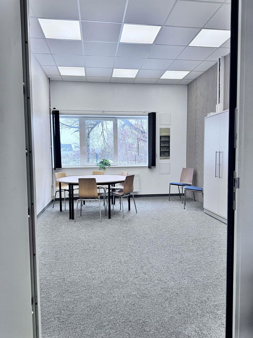 Pronájem nebytového prostoru 183 m², Thiendorf, Sasko Pronájem nebytového prostoru 183 m², Thiendorf, Sasko