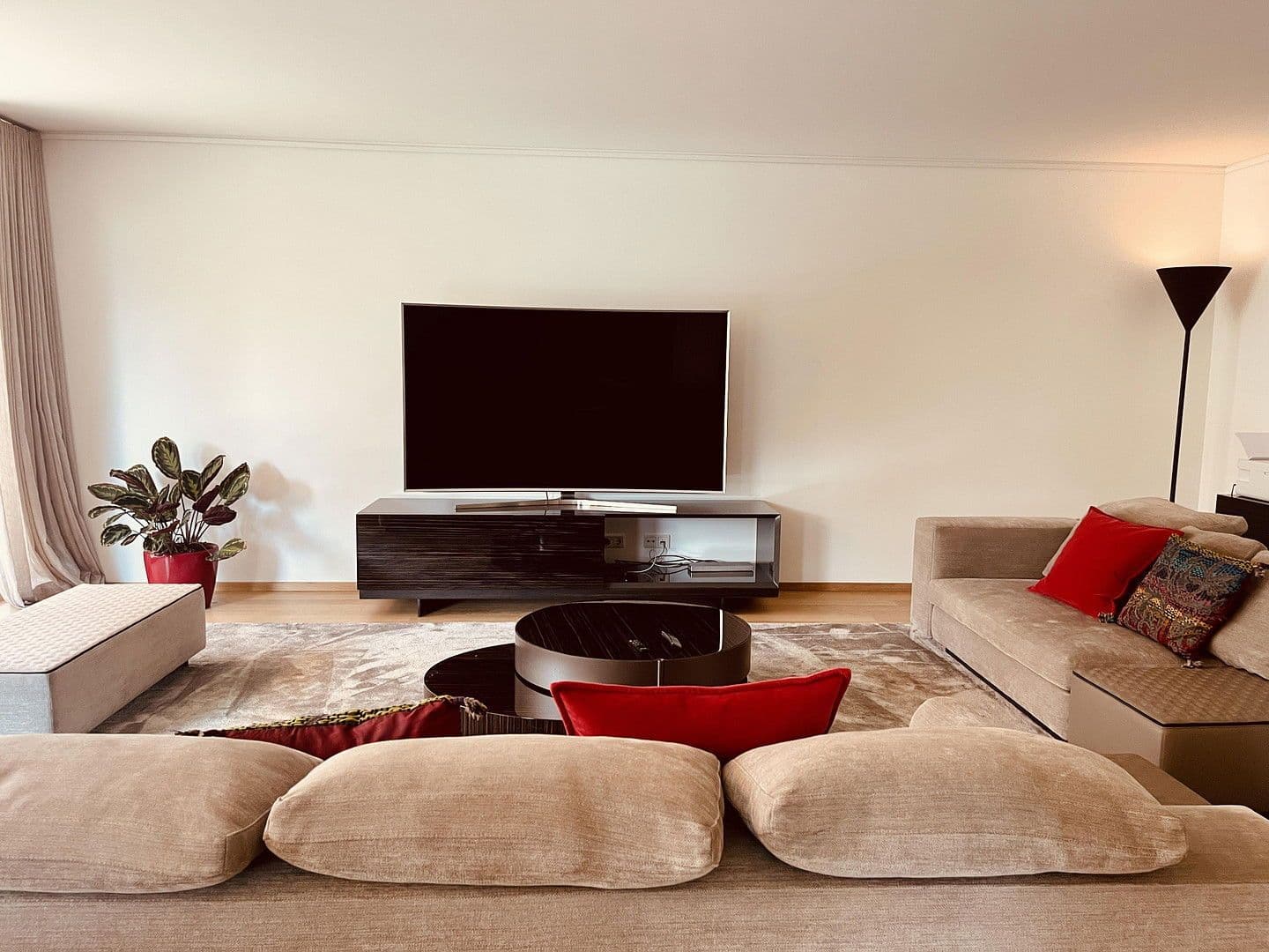 Pronájem bytu 5+1 224 m², Düsseldorf, Severní Porýní-Vestfálsko Pronájem bytu 5+1 224 m², Düsseldorf, Severní Porýní-Vestfálsko