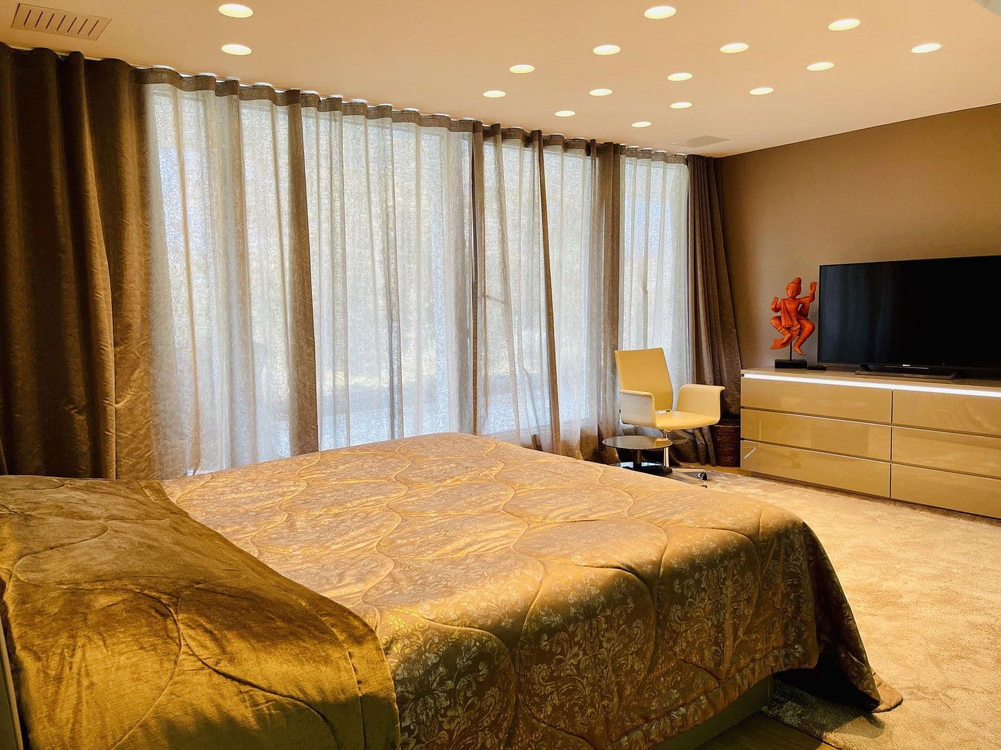 Pronájem bytu 5+1 224 m², Düsseldorf, Severní Porýní-Vestfálsko Pronájem bytu 5+1 224 m², Düsseldorf, Severní Porýní-Vestfálsko