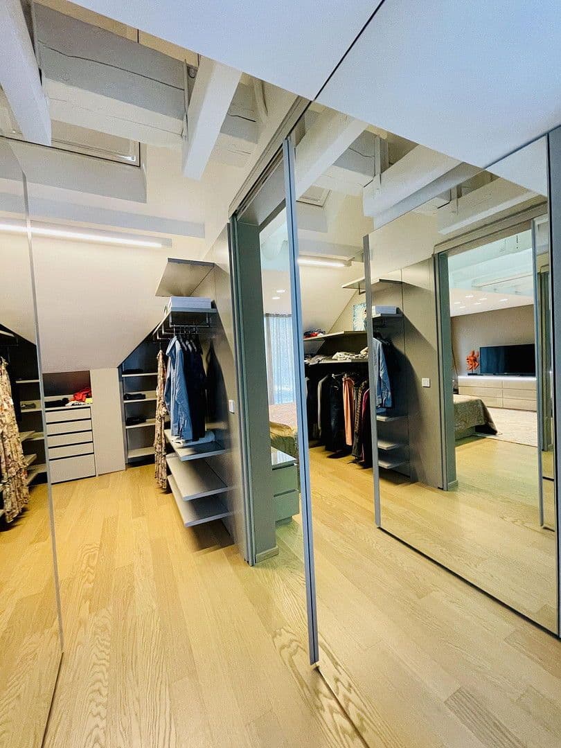 Pronájem bytu 5+1 224 m², Düsseldorf, Severní Porýní-Vestfálsko Pronájem bytu 5+1 224 m², Düsseldorf, Severní Porýní-Vestfálsko