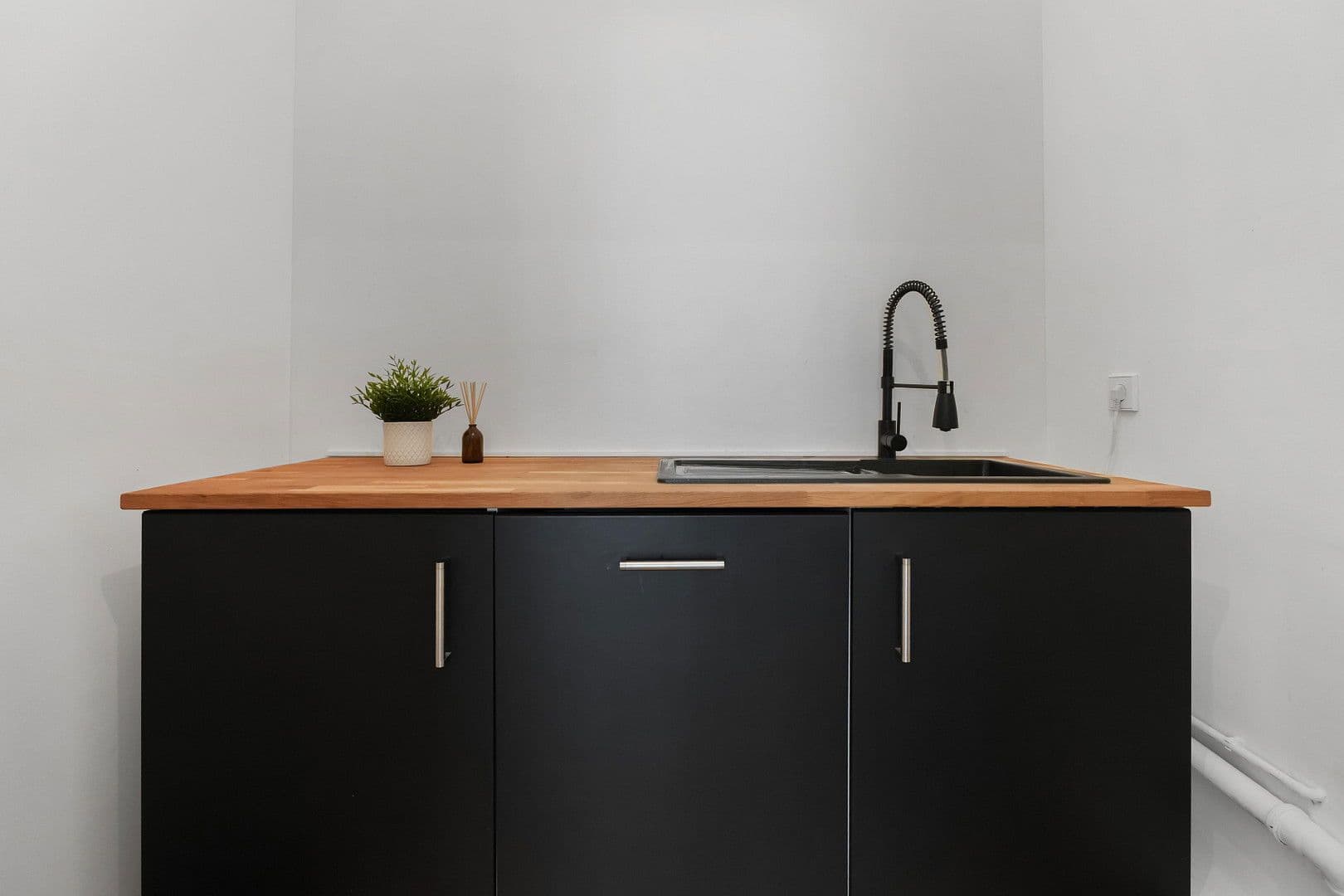 Pronájem kanceláře 121 m², Grazer Straße 30, Hannover, Dolní Sasko Pronájem kanceláře 121 m², Grazer Straße 30, Hannover, Dolní Sasko