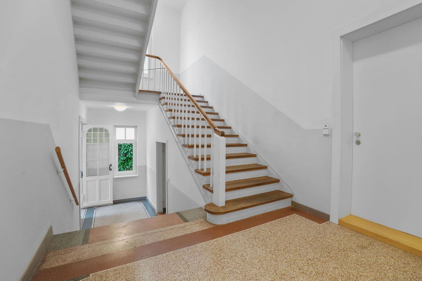 Pronájem kanceláře 121 m², Grazer Straße 30, Hannover, Dolní Sasko Pronájem kanceláře 121 m², Grazer Straße 30, Hannover, Dolní Sasko