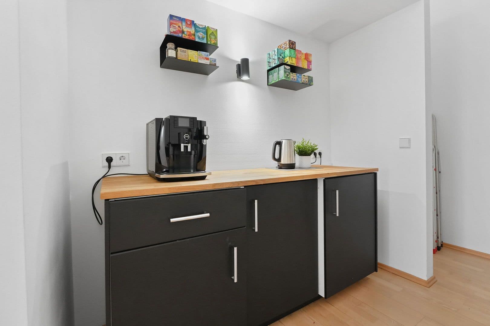 Pronájem kanceláře 121 m², Grazer Straße 30, Hannover, Dolní Sasko Pronájem kanceláře 121 m², Grazer Straße 30, Hannover, Dolní Sasko