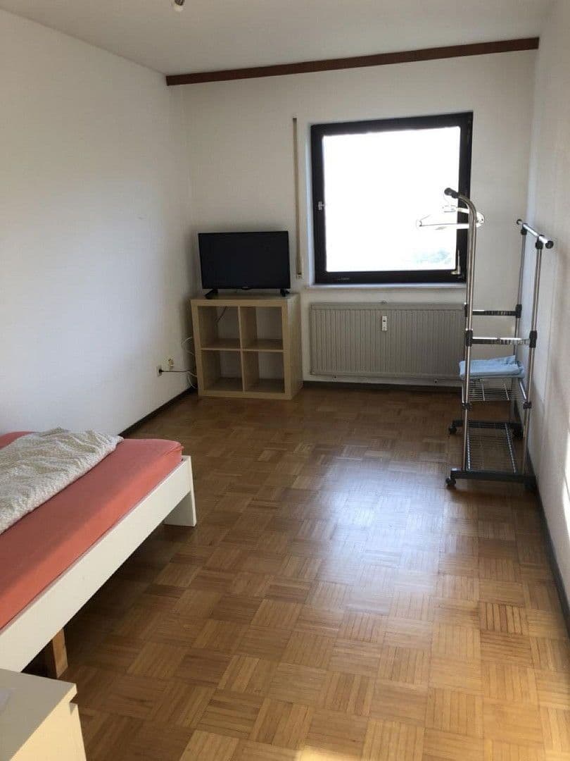 Pronájem bytu 4+1 105 m², Einsteinstr. 42, Heilbronn, Bádensko-Württembersko Pronájem bytu 4+1 105 m², Einsteinstr. 42, Heilbronn, Bádensko-Württembersko