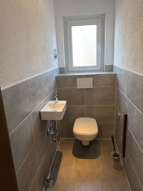 Pronájem bytu 4+1 105 m², Einsteinstr. 42, Heilbronn, Bádensko-Württembersko Pronájem bytu 4+1 105 m², Einsteinstr. 42, Heilbronn, Bádensko-Württembersko