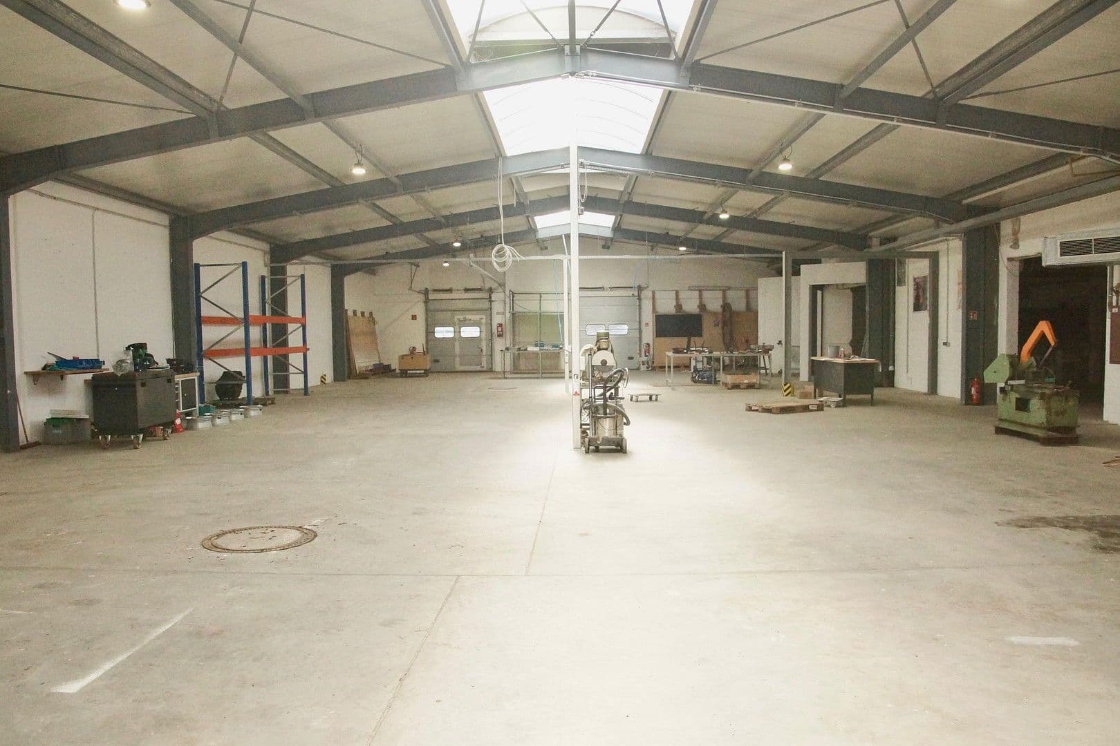 Pronájem nebytového prostoru 919 m², Hafelsstraße 205 / Ennsstraße 21, Krefeld, Severní Porýní-Vestfálsko Pronájem nebytového prostoru 919 m², Hafelsstraße 205 / Ennsstraße 21, Krefeld, Severní Porýní-Vestfálsko