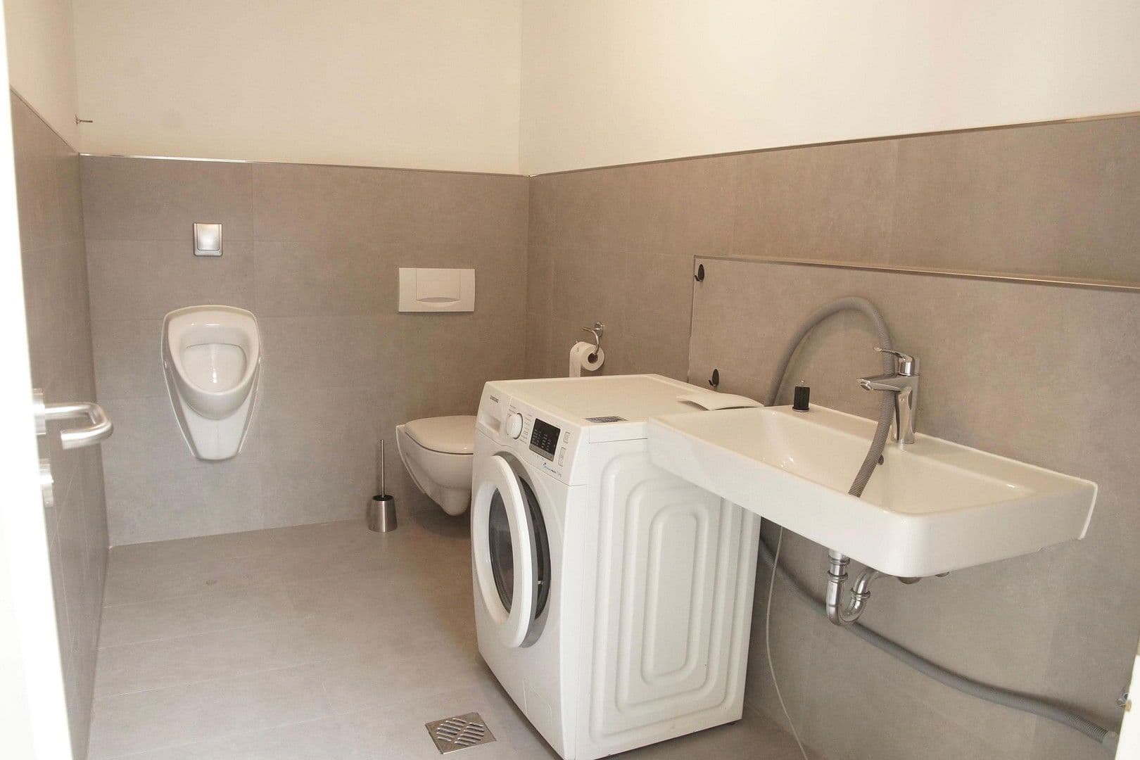 Pronájem nebytového prostoru 919 m², Hafelsstraße 205 / Ennsstraße 21, Krefeld, Severní Porýní-Vestfálsko Pronájem nebytového prostoru 919 m², Hafelsstraße 205 / Ennsstraße 21, Krefeld, Severní Porýní-Vestfálsko