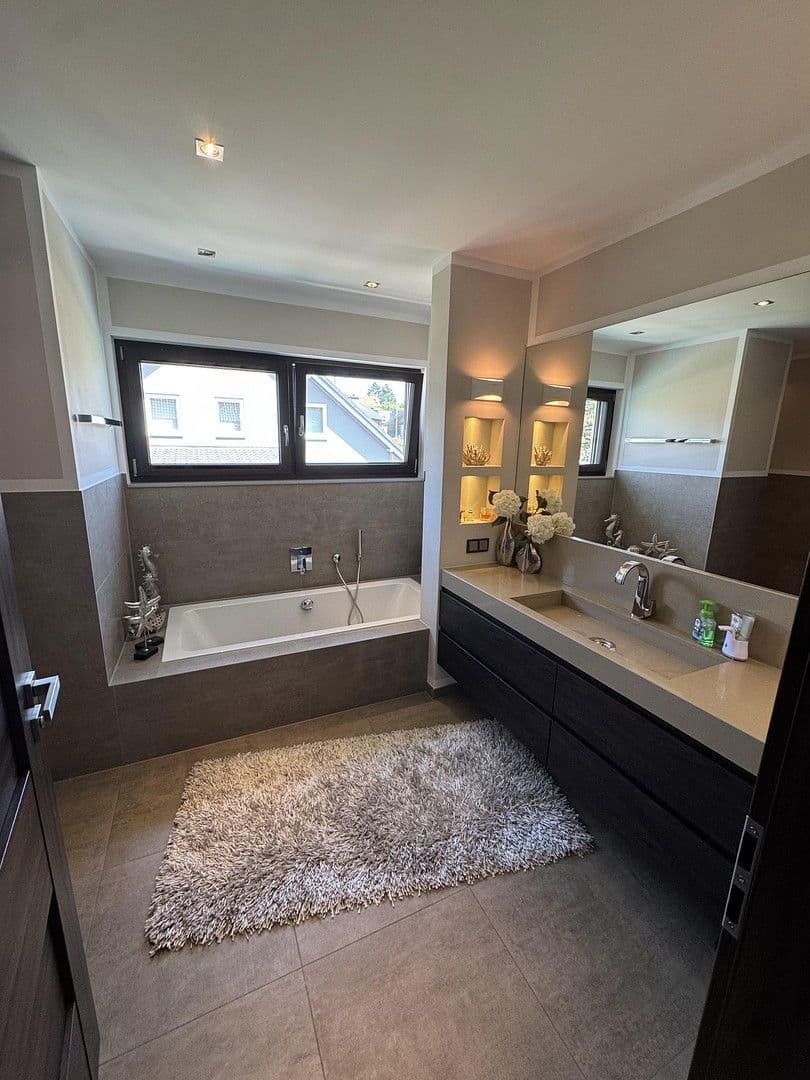 Prodej domu 240 m², pozemek 480 m², Rösrath, Severní Porýní-Vestfálsko Prodej domu 240 m², pozemek 480 m², Rösrath, Severní Porýní-Vestfálsko