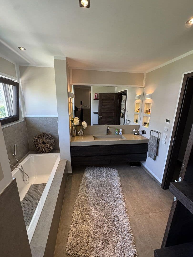 Prodej domu 240 m², pozemek 480 m², Rösrath, Severní Porýní-Vestfálsko Prodej domu 240 m², pozemek 480 m², Rösrath, Severní Porýní-Vestfálsko