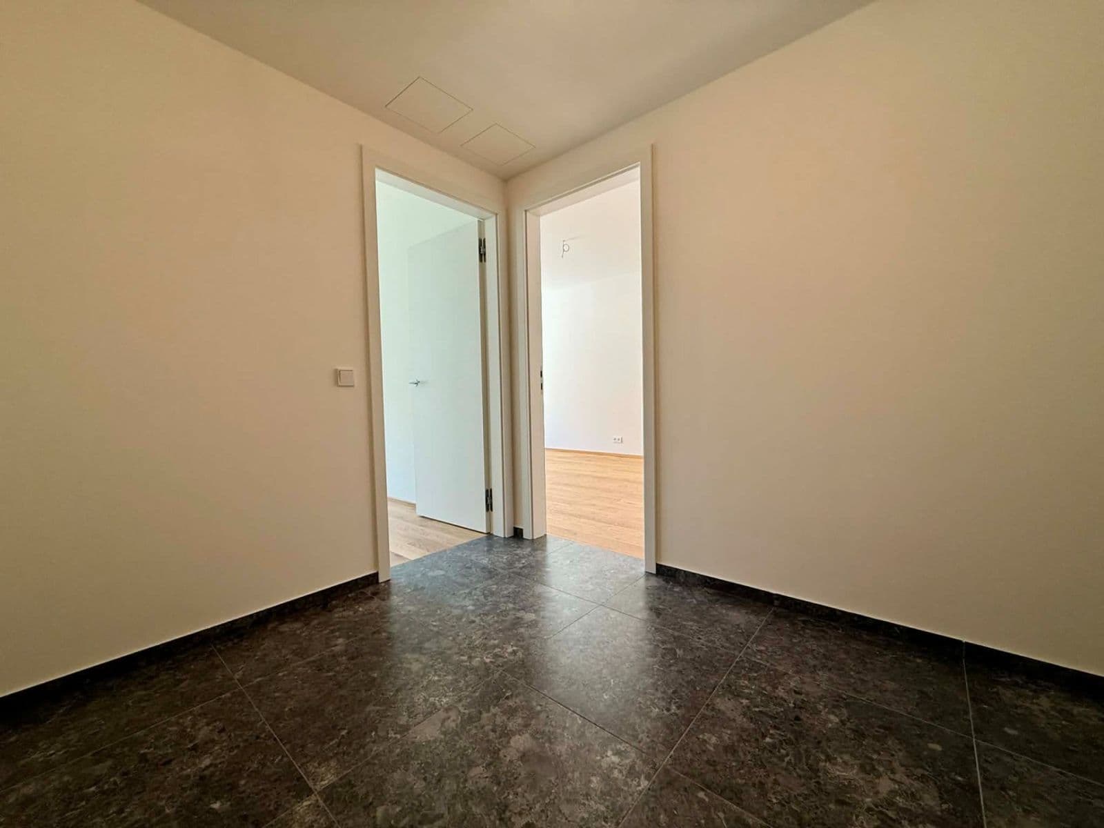 Prodej bytu 2+kk 100 m², Československého exilu, Praha, Praha Prodej bytu 2+kk 100 m², Československého exilu, Praha, Praha
