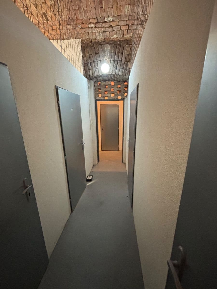 Pronájem nebytového prostoru 4 m², U Rajské zahrady, Praha, Praha Pronájem nebytového prostoru 4 m², U Rajské zahrady, Praha, Praha