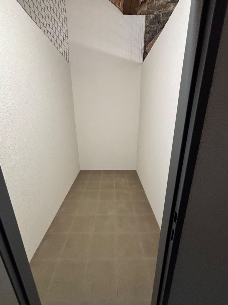 Pronájem nebytového prostoru 4 m², U Rajské zahrady, Praha, Praha Pronájem nebytového prostoru 4 m², U Rajské zahrady, Praha, Praha