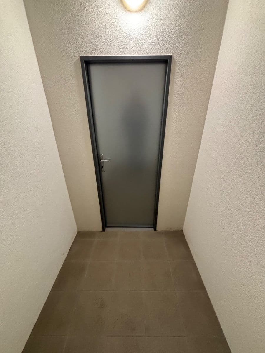 Pronájem nebytového prostoru 4 m², U Rajské zahrady, Praha, Praha Pronájem nebytového prostoru 4 m², U Rajské zahrady, Praha, Praha