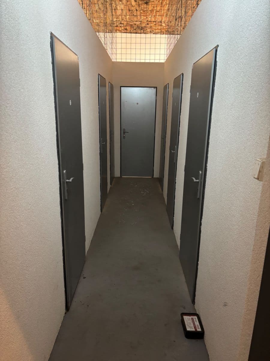 Pronájem nebytového prostoru 4 m², U Rajské zahrady, Praha, Praha Pronájem nebytového prostoru 4 m², U Rajské zahrady, Praha, Praha