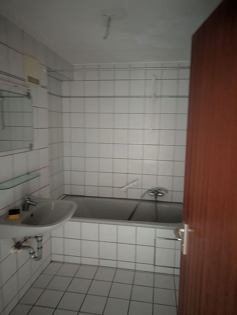 Pronájem bytu 2+1 64 m², Nürtingen, Bádensko-Württembersko Pronájem bytu 2+1 64 m², Nürtingen, Bádensko-Württembersko