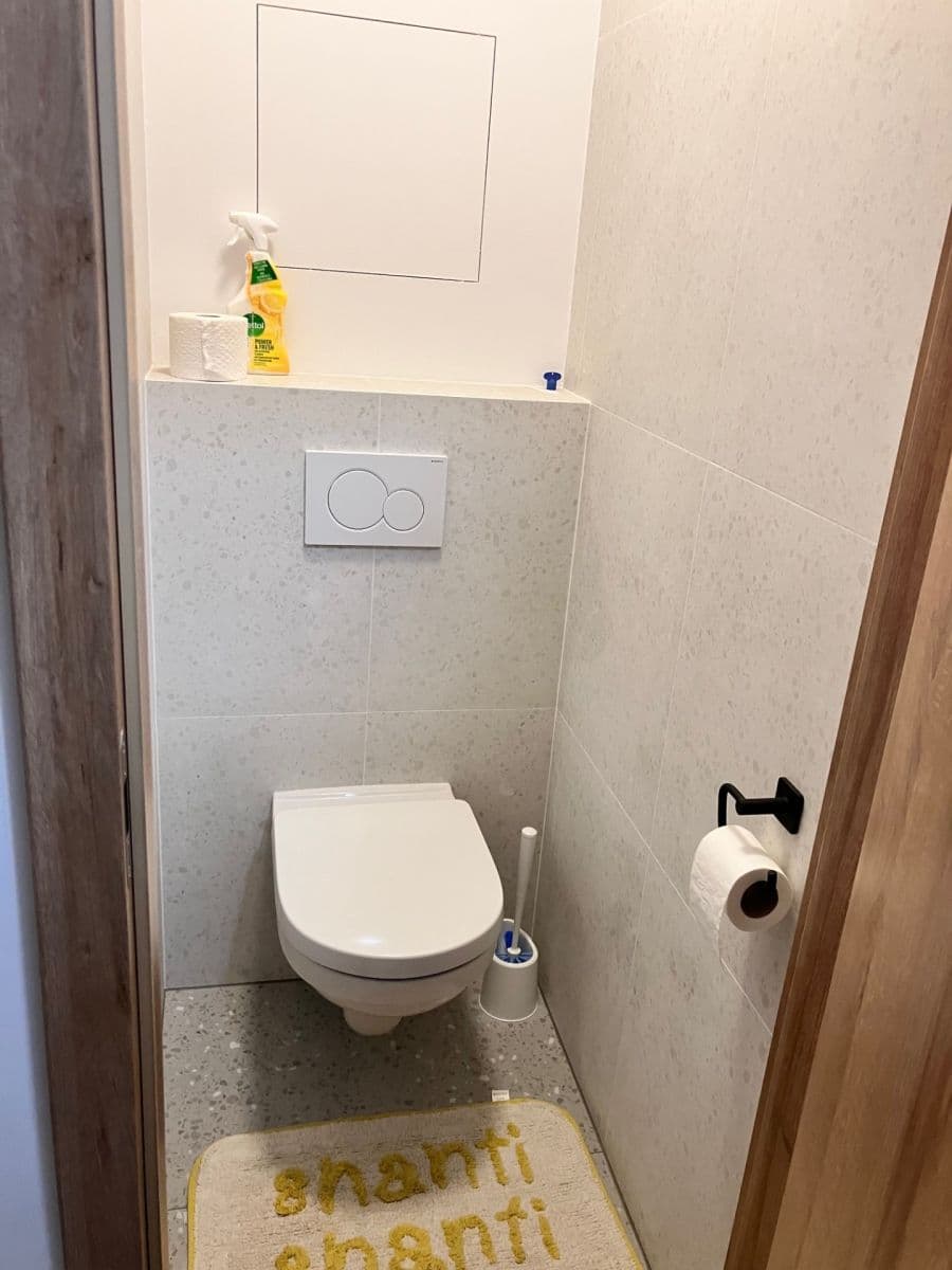 Pronájem bytu 2+1 50 m², Mánesovo námestie, Petržalka, Bratislavský kraj Pronájem bytu 2+1 50 m², Mánesovo námestie, Petržalka, Bratislavský kraj