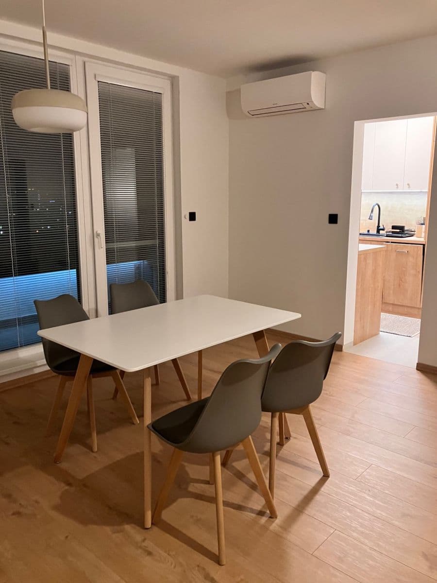 Pronájem bytu 2+1 50 m², Mánesovo námestie, Petržalka, Bratislavský kraj Pronájem bytu 2+1 50 m², Mánesovo námestie, Petržalka, Bratislavský kraj