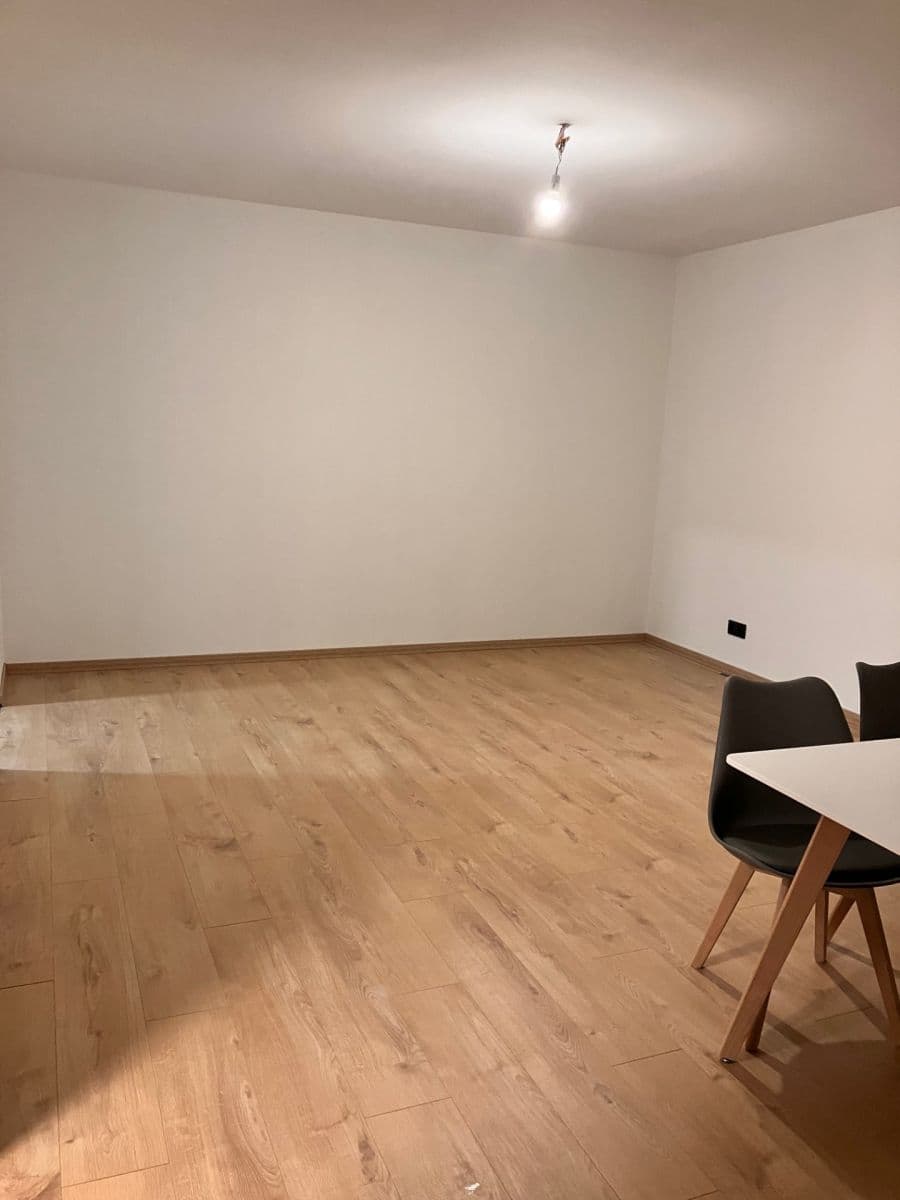 Pronájem bytu 2+1 50 m², Mánesovo námestie, Petržalka, Bratislavský kraj Pronájem bytu 2+1 50 m², Mánesovo námestie, Petržalka, Bratislavský kraj