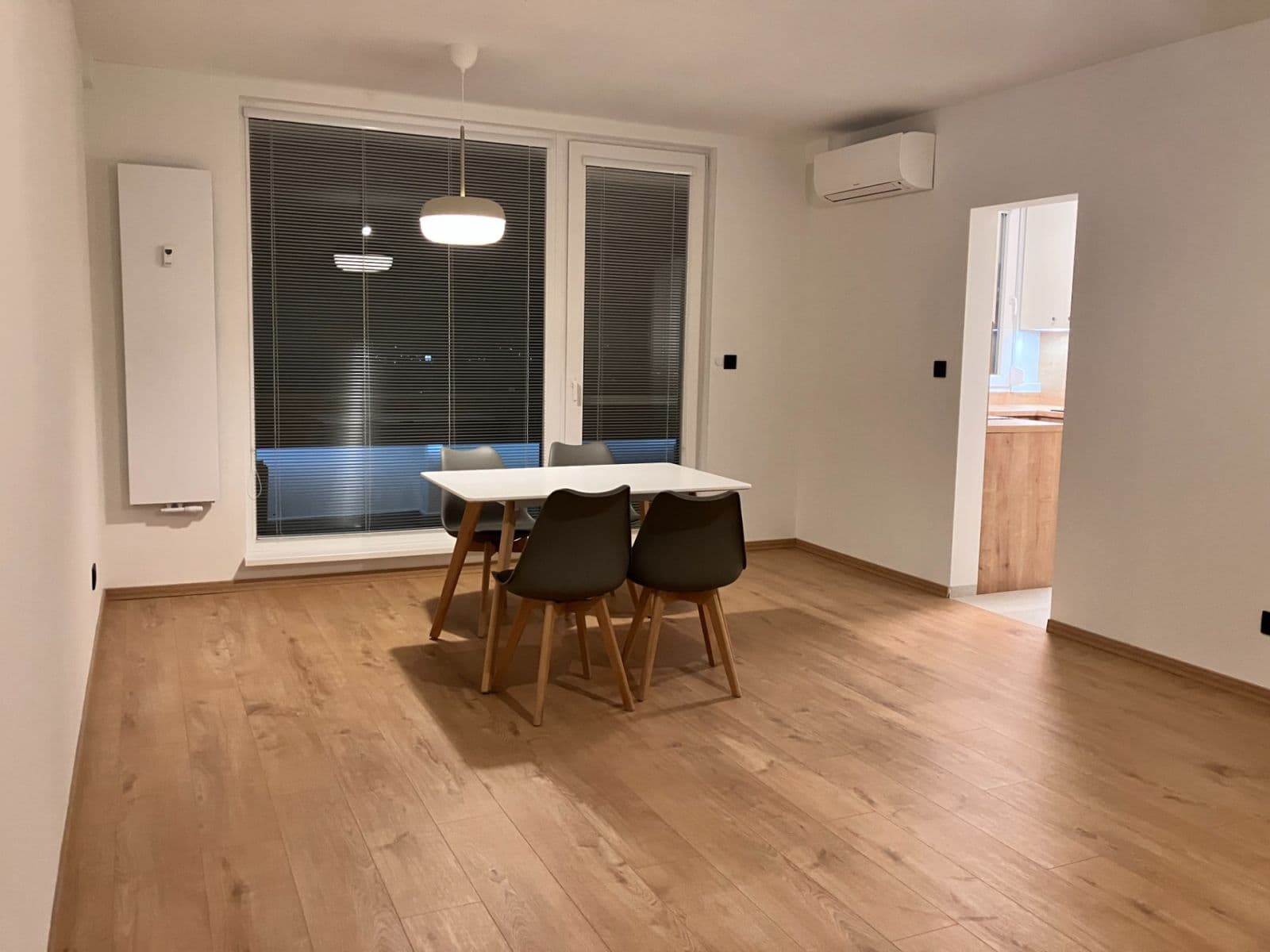 Pronájem bytu 2+1 50 m², Mánesovo námestie, Petržalka, Bratislavský kraj Pronájem bytu 2+1 50 m², Mánesovo námestie, Petržalka, Bratislavský kraj