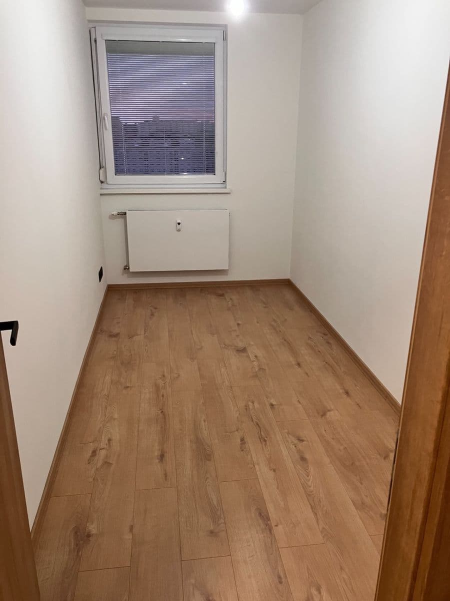 Pronájem bytu 2+1 50 m², Mánesovo námestie, Petržalka, Bratislavský kraj Pronájem bytu 2+1 50 m², Mánesovo námestie, Petržalka, Bratislavský kraj