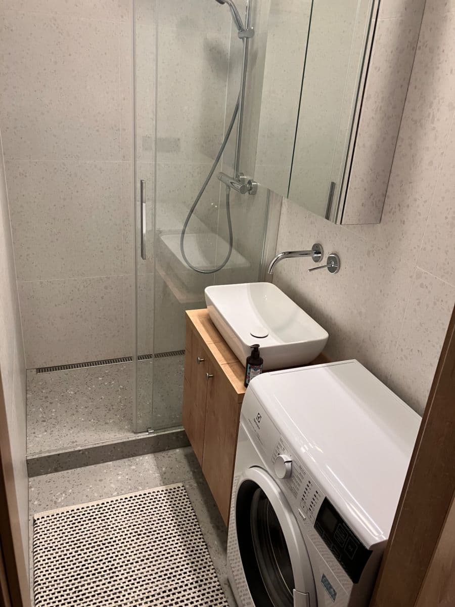 Pronájem bytu 2+1 50 m², Mánesovo námestie, Petržalka, Bratislavský kraj Pronájem bytu 2+1 50 m², Mánesovo námestie, Petržalka, Bratislavský kraj