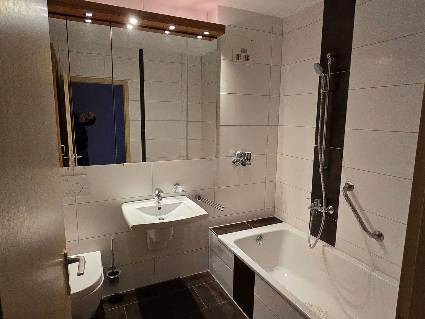 Pronájem bytu 3+1 114 m², Hallesche Straße 39, Wolfsburg, Dolní Sasko Pronájem bytu 3+1 114 m², Hallesche Straße 39, Wolfsburg, Dolní Sasko