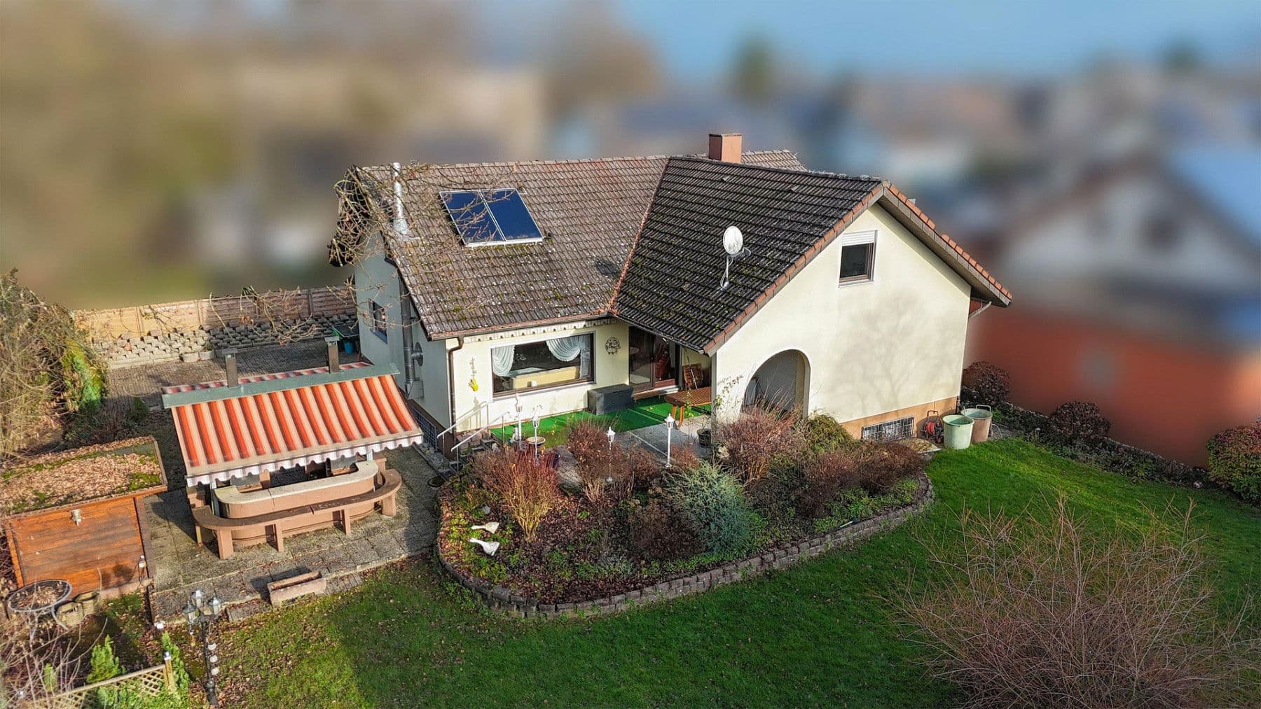 Prodej domu 160 m², pozemek 690 m², Bühl, Bádensko-Württembersko Prodej domu 160 m², pozemek 690 m², Bühl, Bádensko-Württembersko