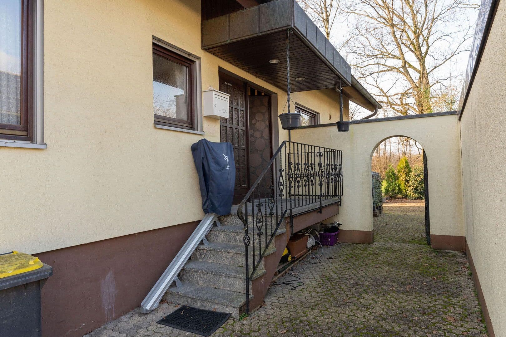 Prodej domu 160 m², pozemek 690 m², Bühl, Bádensko-Württembersko Prodej domu 160 m², pozemek 690 m², Bühl, Bádensko-Württembersko