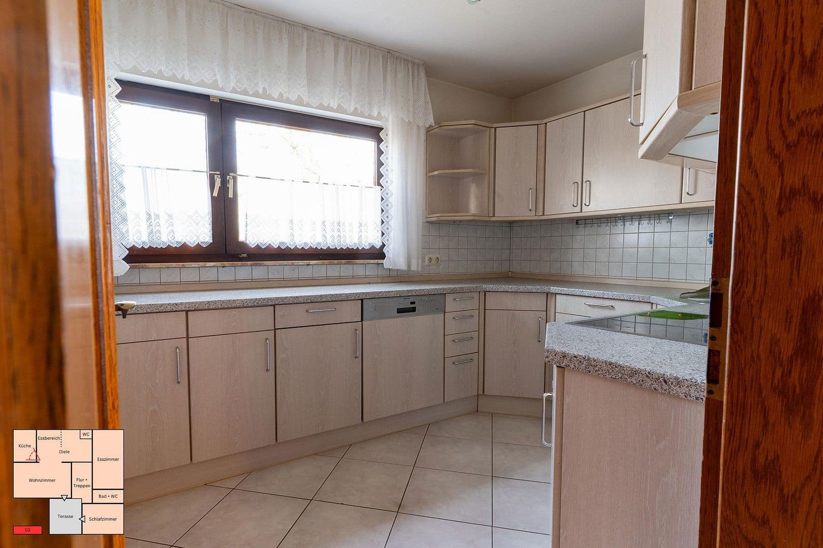 Prodej domu 160 m², pozemek 690 m², Bühl, Bádensko-Württembersko Prodej domu 160 m², pozemek 690 m², Bühl, Bádensko-Württembersko