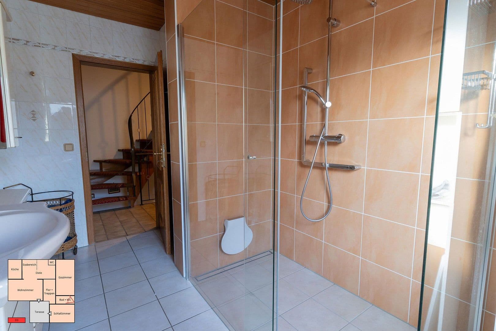 Prodej domu 160 m², pozemek 690 m², Bühl, Bádensko-Württembersko Prodej domu 160 m², pozemek 690 m², Bühl, Bádensko-Württembersko