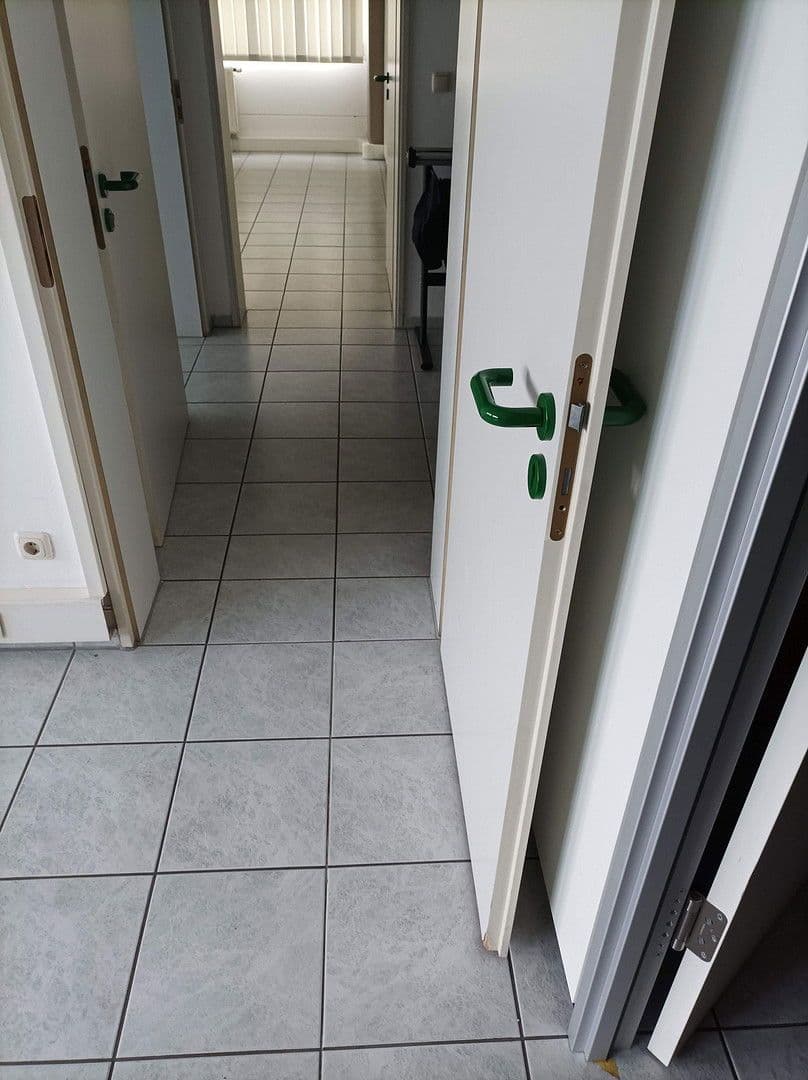 Pronájem nebytového prostoru 1.000 m², Meckenloher Straße 9, Rednitzhembach, Bavorsko Pronájem nebytového prostoru 1.000 m², Meckenloher Straße 9, Rednitzhembach, Bavorsko