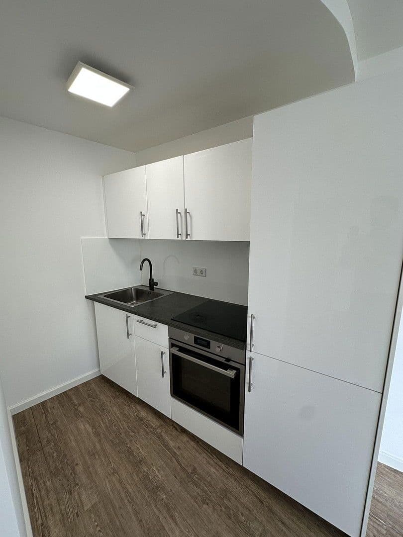 Pronájem bytu 1+1 30 m², Sandstr. 3, Nürnberg, Bavorsko Pronájem bytu 1+1 30 m², Sandstr. 3, Nürnberg, Bavorsko