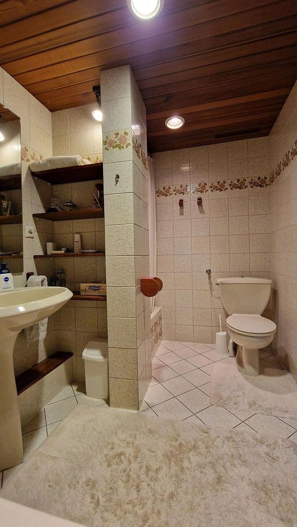 Prodej domu 194 m², pozemek 1.048 m², Königswinter, Severní Porýní-Vestfálsko Prodej domu 194 m², pozemek 1.048 m², Königswinter, Severní Porýní-Vestfálsko