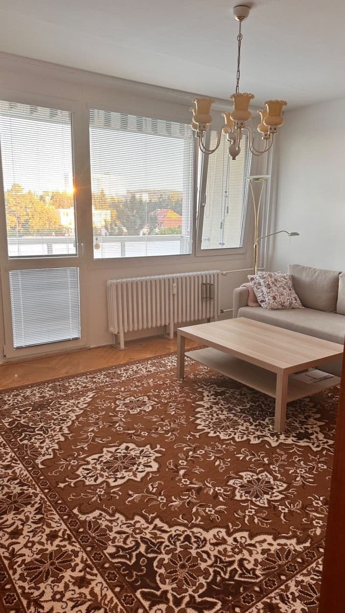 Pronájem bytu 3+1 68 m², Uzbecká, Brno, Jihomoravský kraj Pronájem bytu 3+1 68 m², Uzbecká, Brno, Jihomoravský kraj